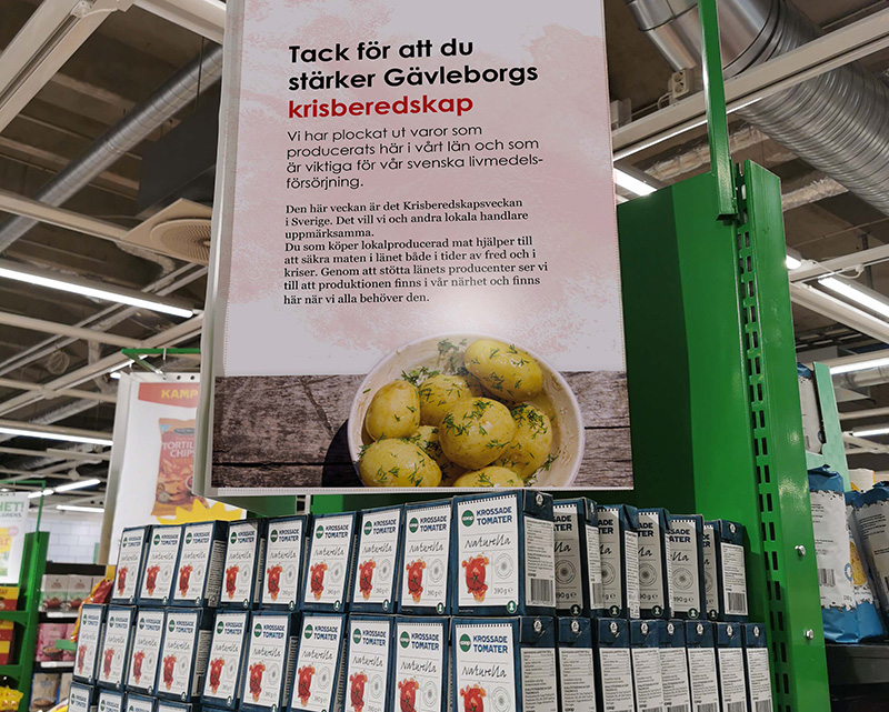 Skylt i en matbutik med texten Tack för att du stärker Gävleborgs krisberedskap