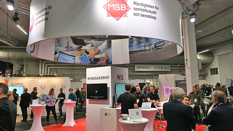 Visitors and exhibitors visit the MSB – Mission Critical Communications Expo.
